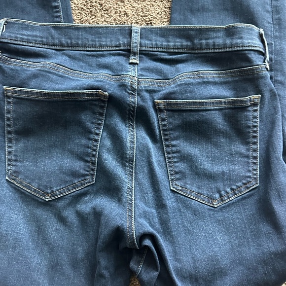 Gap women’s classic straight dark wash size 12/31 - Picture 3 of 4